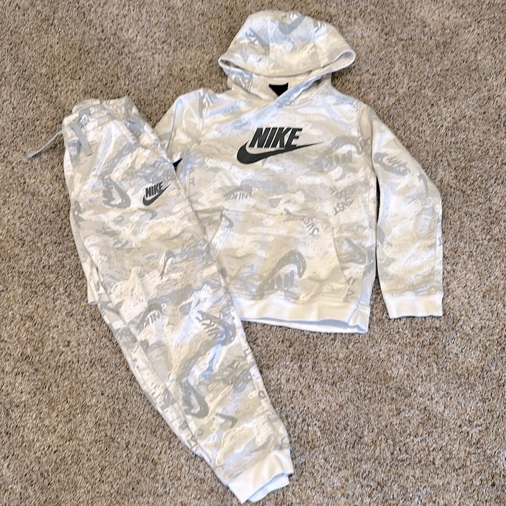 Nike youth size L marching sweatshirt and sweatpants